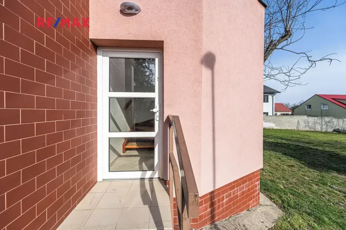 Pronájem bytu 2+kk, Dobříč, 80 m2