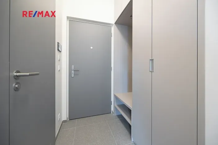 Pronájem bytu 2+kk, Praha - Modřany, Kolmanova, 56 m2