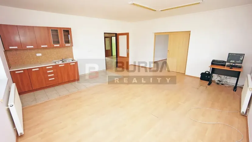 Pronájem kanceláře, Neratovice, 514 m2
