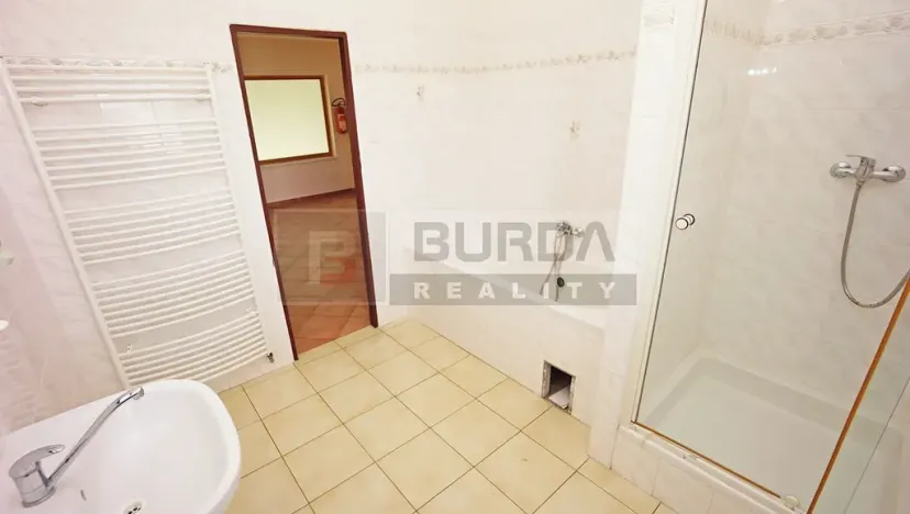 Pronájem kanceláře, Neratovice, 514 m2