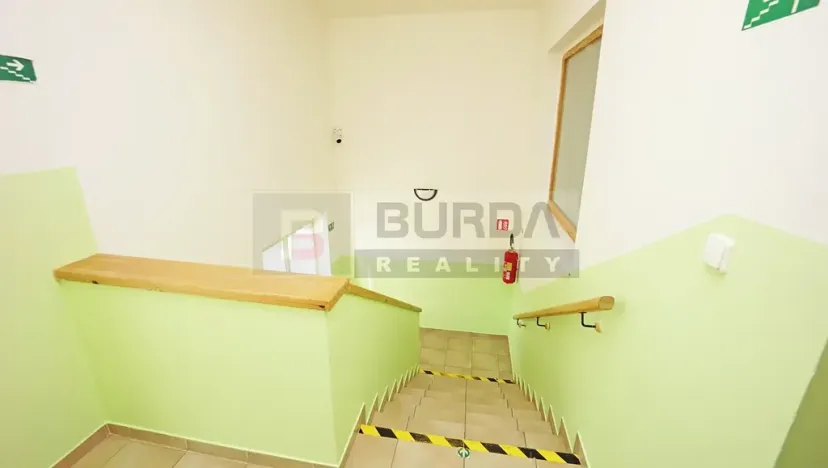 Pronájem kanceláře, Neratovice, 514 m2