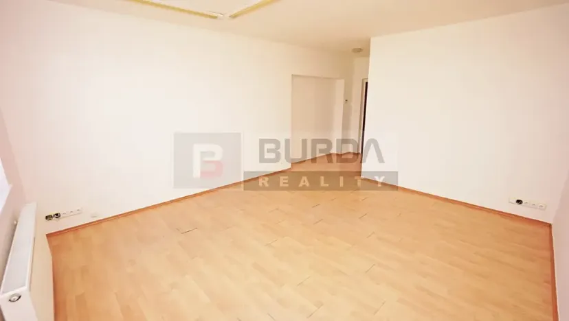 Pronájem kanceláře, Neratovice, 514 m2