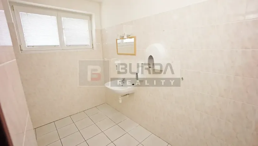 Pronájem kanceláře, Neratovice, 514 m2