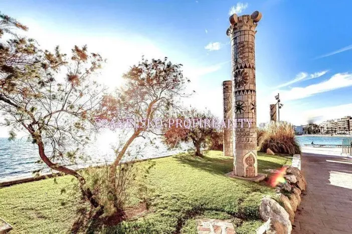 Prodej vícegeneračního domu, Torrevieja, Španělsko, 91 m2