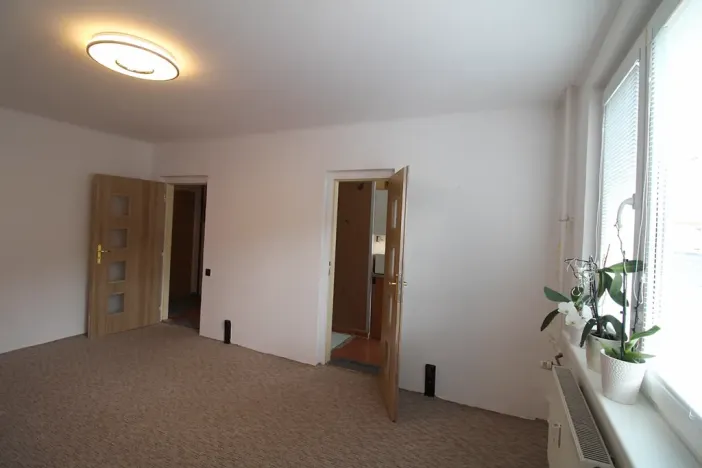 Pronájem bytu 2+1, Karlovy Vary, Krymská, 54 m2