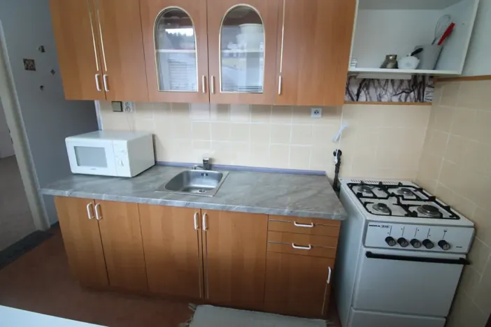 Pronájem bytu 2+1, Karlovy Vary, Krymská, 54 m2