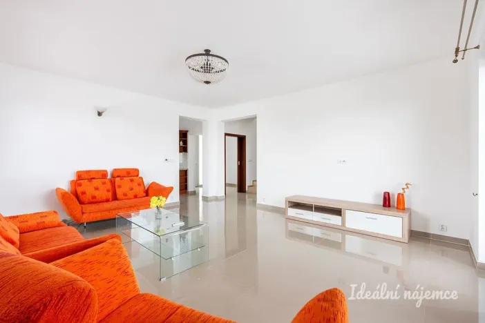 Pronájem rodinného domu, Šestajovice, Sukova, 204 m2