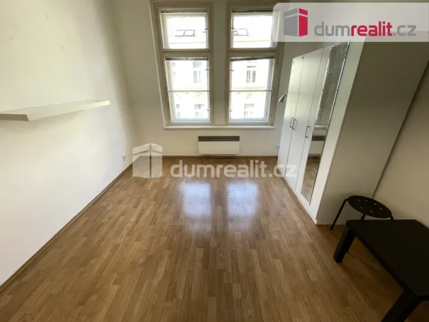 Pronájem bytu 1+kk, Praha - Smíchov, Kmochova, 25 m2