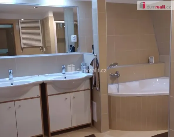 Prodej bytu 4+kk, Cheb, Růžový kopeček, 158 m2