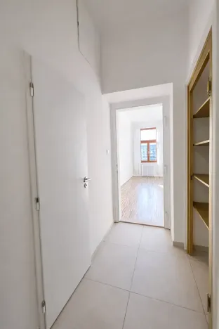 Pronájem bytu 1+kk, Praha - Holešovice, Na Maninách, 32 m2