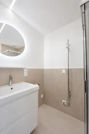 Pronájem bytu 1+kk, Praha - Holešovice, Na Maninách, 32 m2