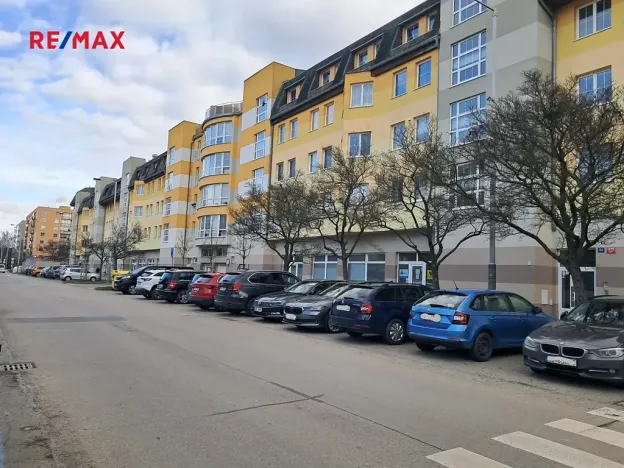 Pronájem bytu 2+kk, Praha - Hlubočepy, Voskovcova, 55 m2