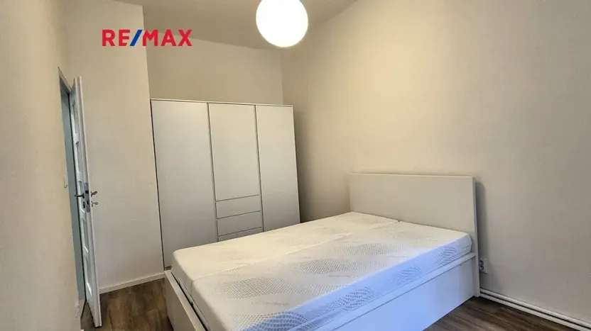 Pronájem bytu 2+kk, Praha - Nusle, Mikuláše z Husi, 44 m2