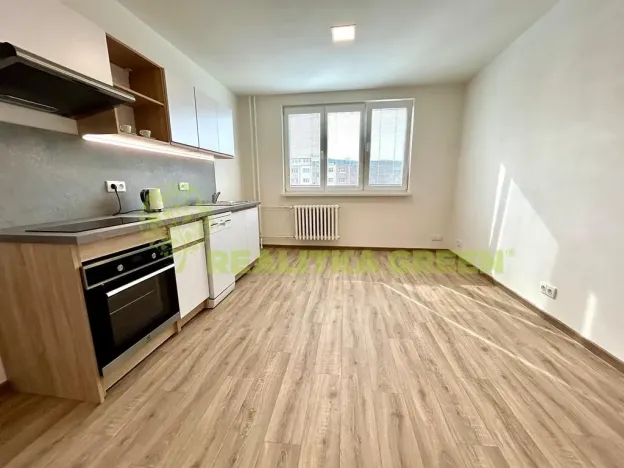 Pronájem bytu 2+kk, Zlín, třída Svobody, 33 m2