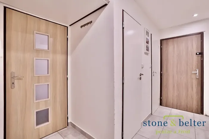 Pronájem bytu 2+kk, Praha - Kamýk, Smotlachova, 43 m2