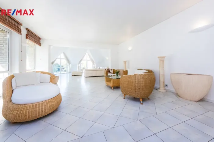 Prodej kanceláře, Praha, U zahrádek, 433 m2