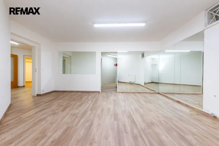 Prodej kanceláře, Praha, U zahrádek, 433 m2