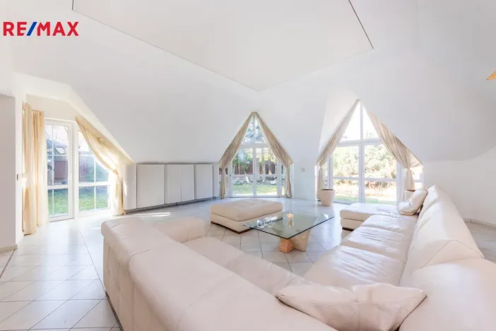 Prodej rodinného domu, Praha, U zahrádek, 433 m2