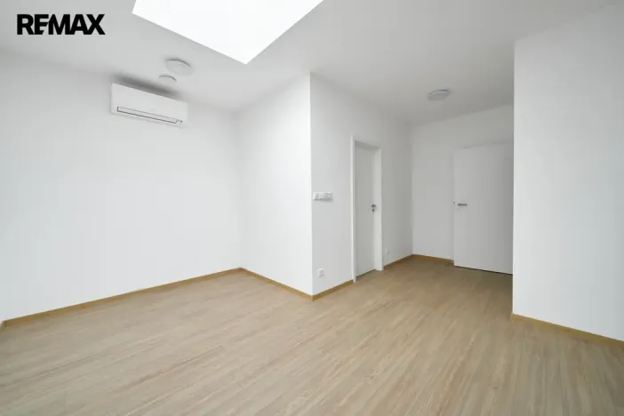 Pronájem bytu 1+kk, Hradec Králové - Pražské Předměstí, Blažíčkovo náměstí, 19 m2