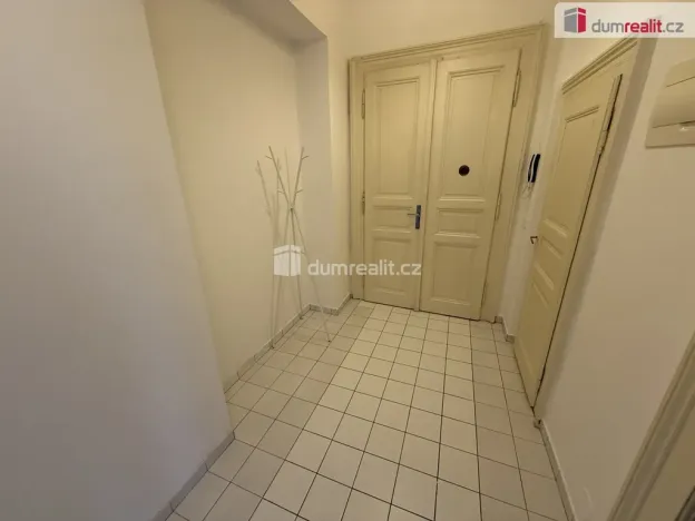 Pronájem bytu 2+1, Praha - Smíchov, U Nikolajky, 68 m2