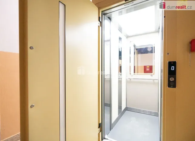 Prodej bytu 3+1, Lhenice, Sídliště SNP, 72 m2