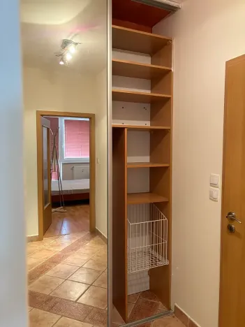Pronájem bytu 2+kk, Praha - Hlubočepy, Voskovcova, 45 m2