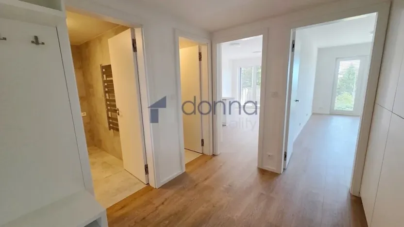 Pronájem bytu 2+kk, Praha, Hábova, 56 m2