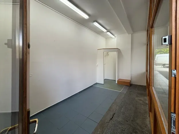 Pronájem obchodního prostoru, Plzeň - Skvrňany, Karla Steinera, 14 m2