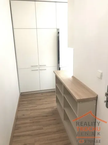 Pronájem bytu 1+kk, Hradec Králové, třída Edvarda Beneše, 30 m2