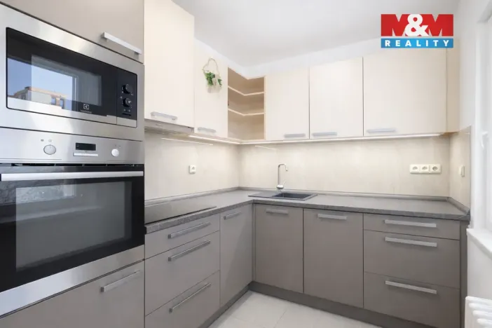 Prodej bytu 3+1, Benešov, Hráského, 66 m2