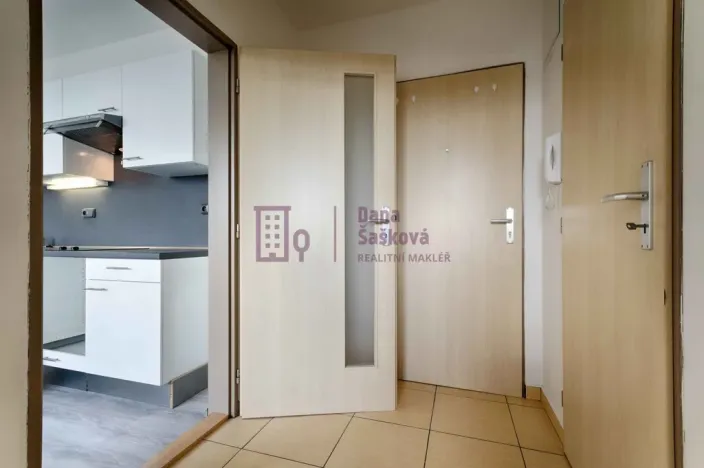 Pronájem bytu 2+kk, Jindřichův Hradec - Jindřichův Hradec III, sídliště Vajgar, 31 m2