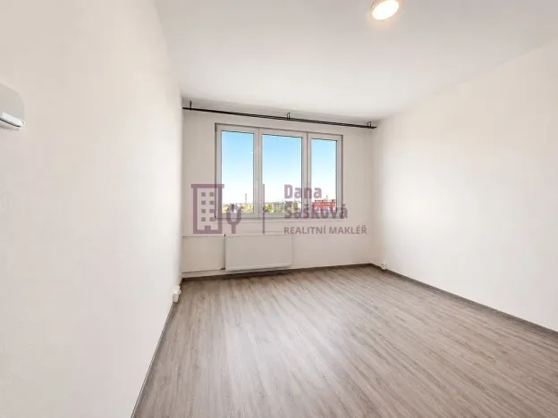 Pronájem bytu 2+kk, Jindřichův Hradec - Jindřichův Hradec III, sídliště Vajgar, 31 m2