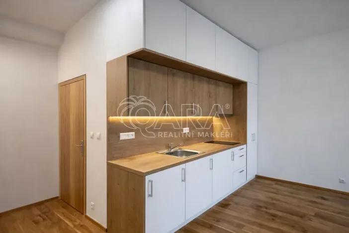 Pronájem bytu 1+kk, Praha - Vršovice, Ruská, 26 m2