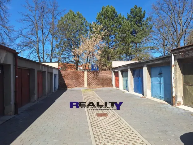 Pronájem garáže, Žatec, Plzeňská, 18 m2