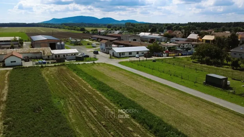Prodej pozemku pro bydlení, Ivaň, 715 m2