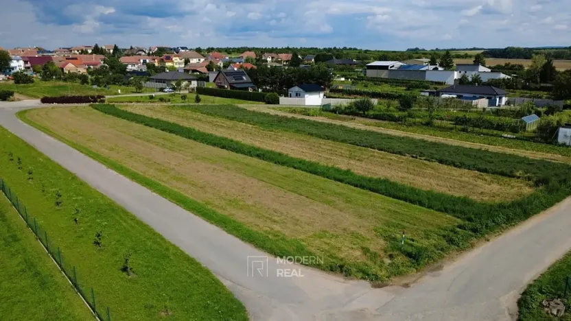 Prodej pozemku pro bydlení, Ivaň, 715 m2