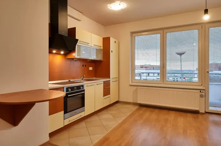 Pronájem bytu 1+kk, Praha, Milotická, 35 m2