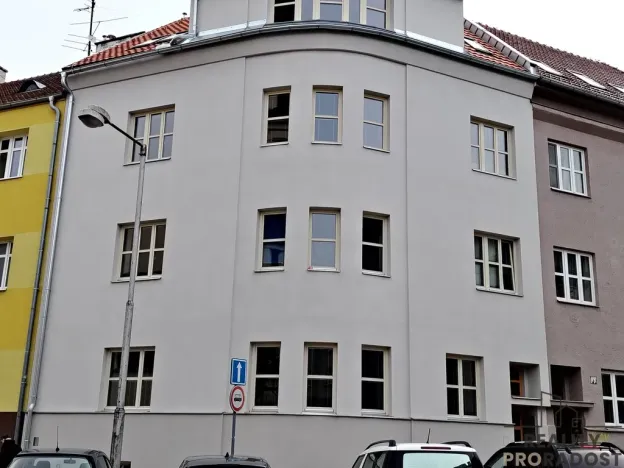 Pronájem bytu 2+kk, Znojmo, nám. Kpt. Otm. Chlupa, 47 m2