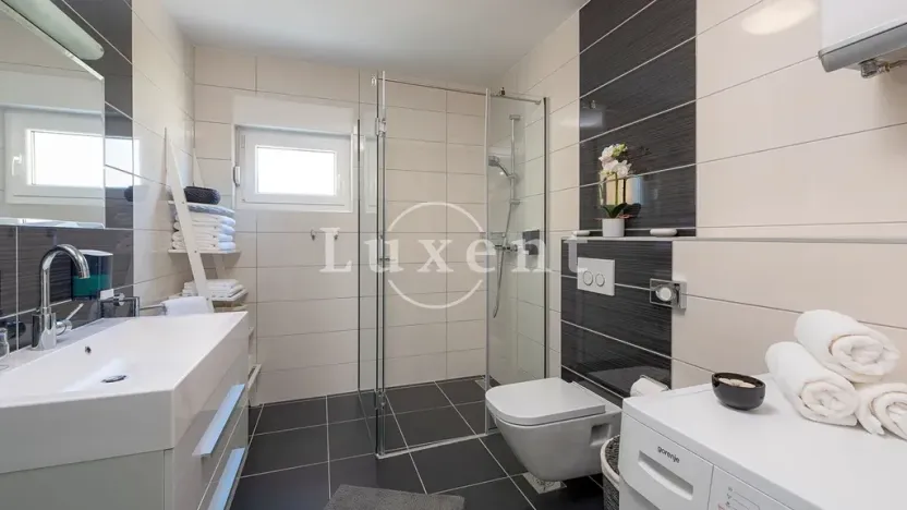 Prodej vily, Omiš, Chorvatsko, 253 m2