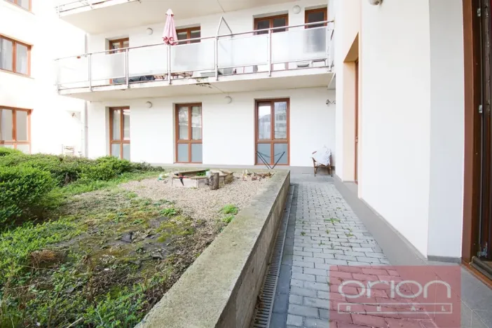 Pronájem bytu 1+kk, Praha - Žižkov, Husitská, 48 m2