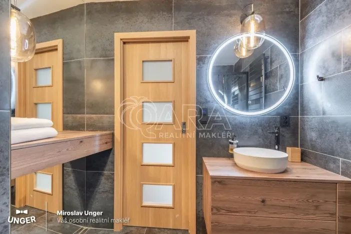 Prodej rodinného domu, Loděnice, 192 m2