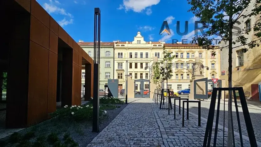 Pronájem garážového stání, Praha - Nusle, Bělehradská, 20 m2