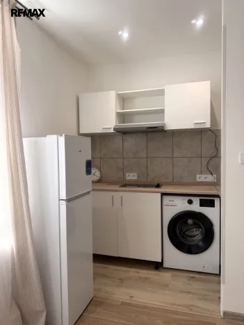 Pronájem bytu 1+kk, Karlovy Vary, Sokolovská, 24 m2