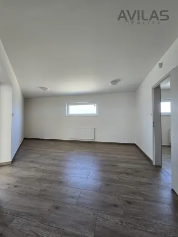 Pronájem obchodního prostoru, Týnec nad Sázavou, K Lesíku, 108 m2