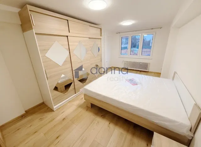 Pronájem bytu 2+1, Praha, Věšínova, 68 m2