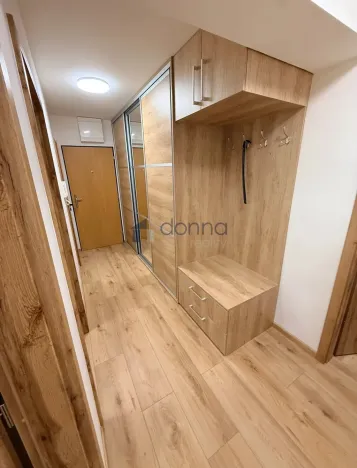 Pronájem bytu 2+1, Praha, Věšínova, 68 m2