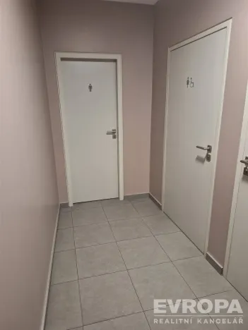 Pronájem kanceláře, Pardubice - Zelené Předměstí, třída Míru, 16 m2