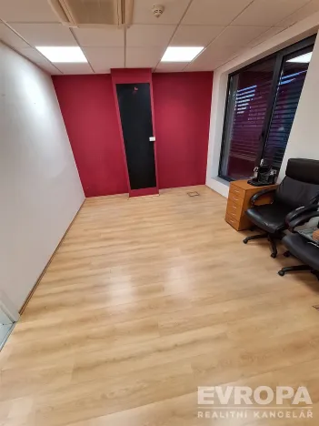 Pronájem kanceláře, Pardubice - Zelené Předměstí, třída Míru, 16 m2