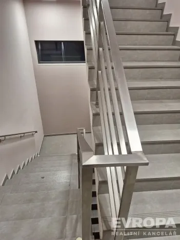 Pronájem kanceláře, Pardubice - Zelené Předměstí, třída Míru, 16 m2