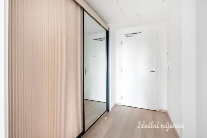 Pronájem bytu 1+kk, Praha - Hloubětín, Poděbradská, 40 m2